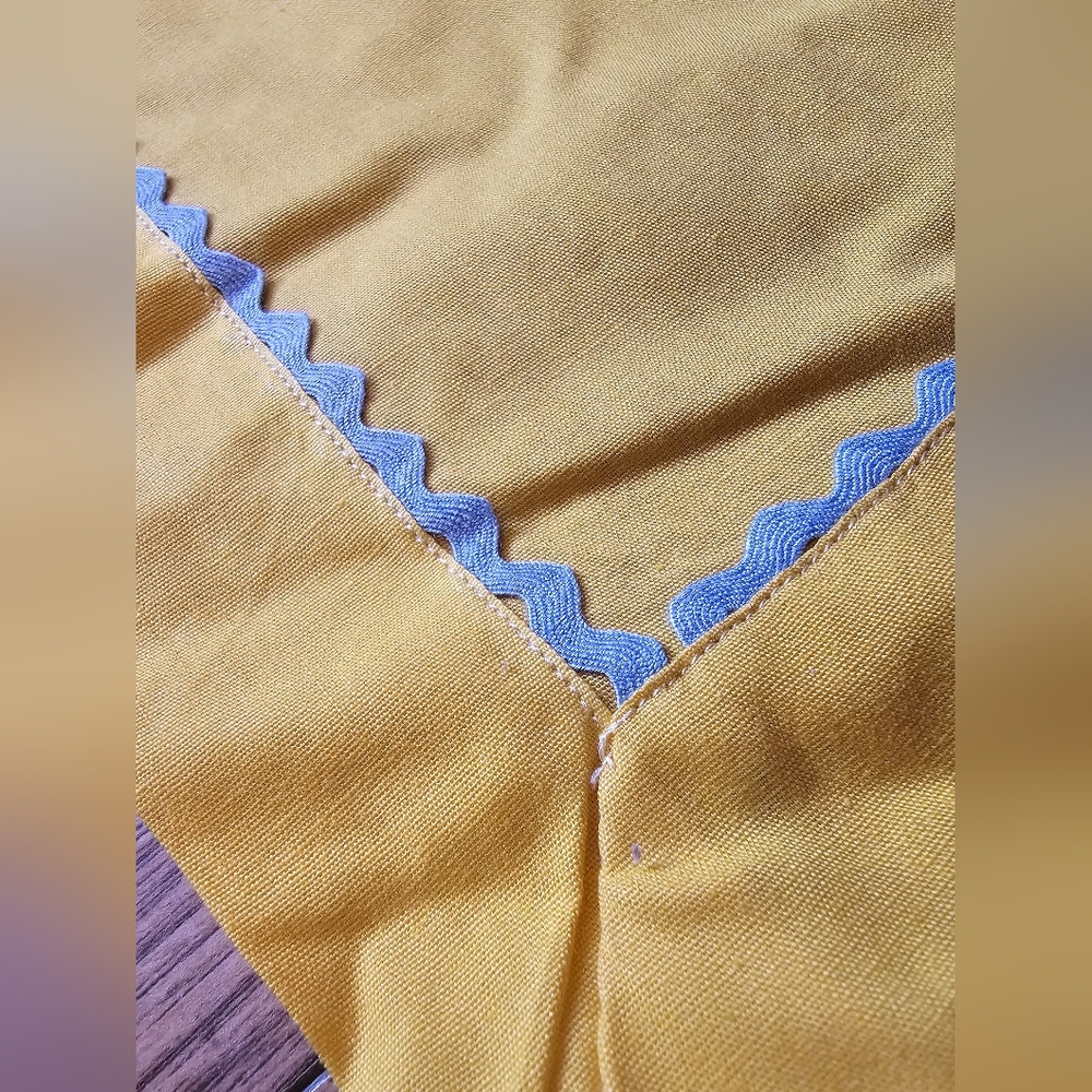 Embroidered tablecloth - Picture 5 of 7